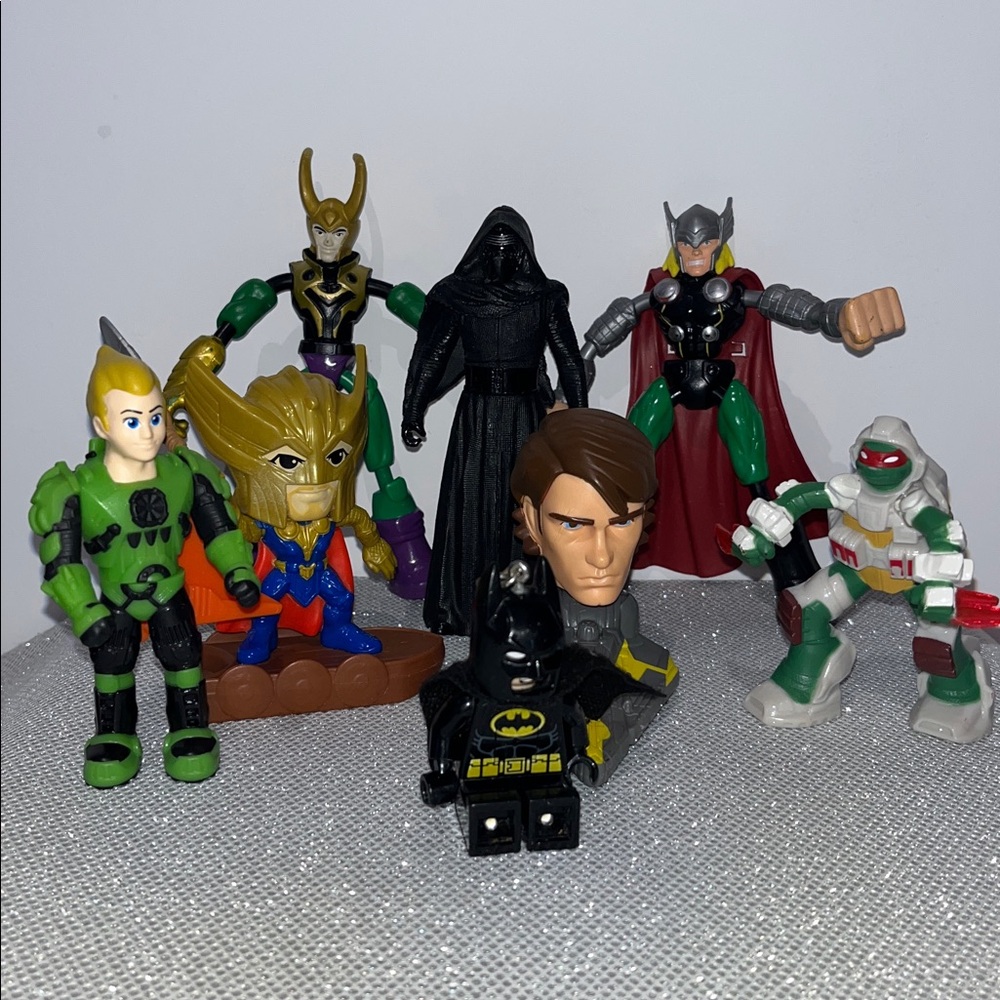 8x Figures like Marvel Star Wars Turtles Lego Batman